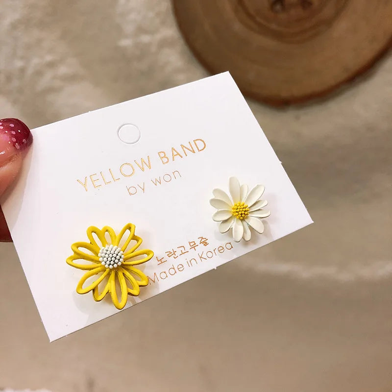 Daisy Flower Earrings Asymmetrical Korean Jewelry Cute Flower Small Stud Earrings For Women 2022 New Fashion Sweet Earring