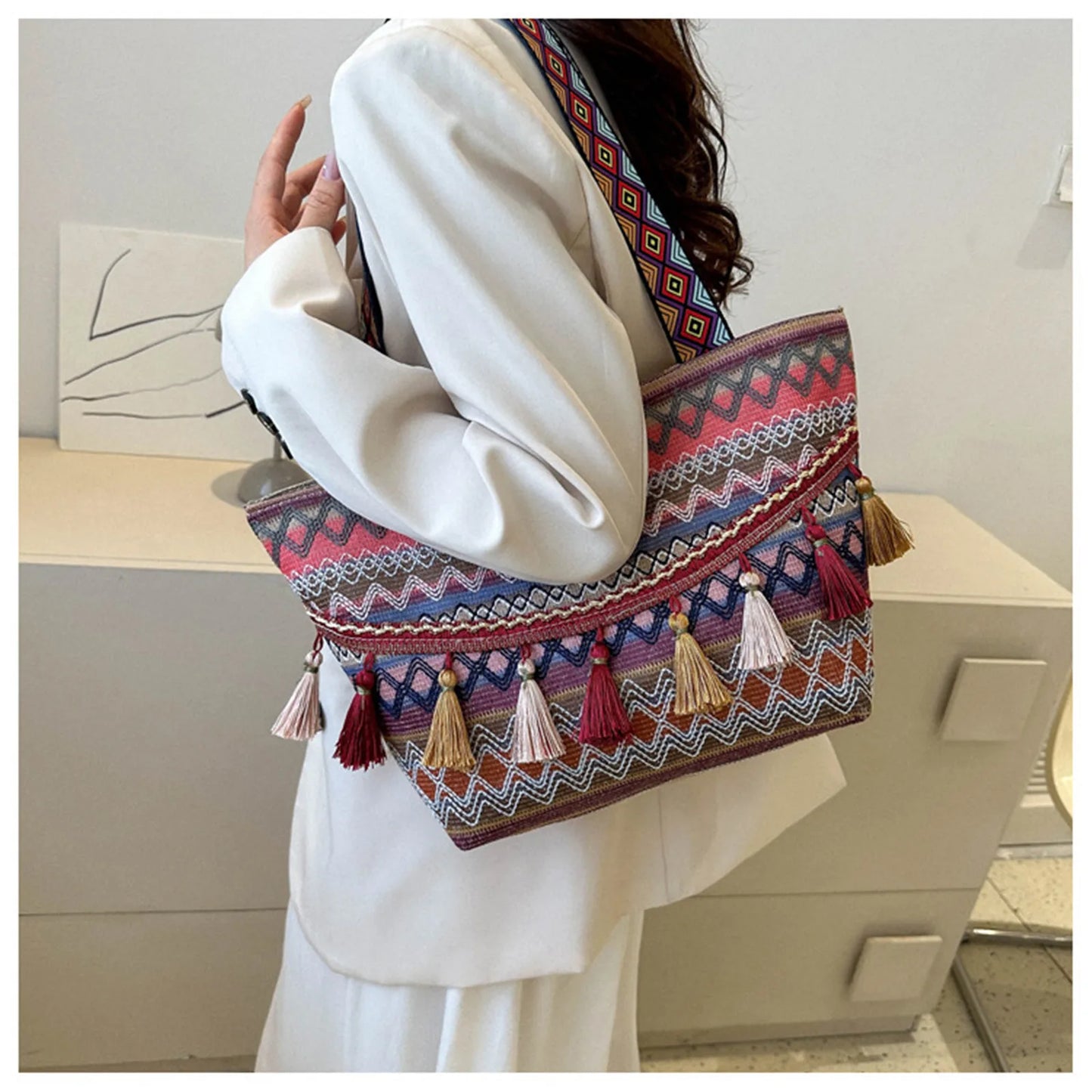 Large Capacity Ethnic Shoulder Bag Women Handbag Vintage Boho Handmade Woven Tassel Bucket Tote Bag Travel Beach Bag